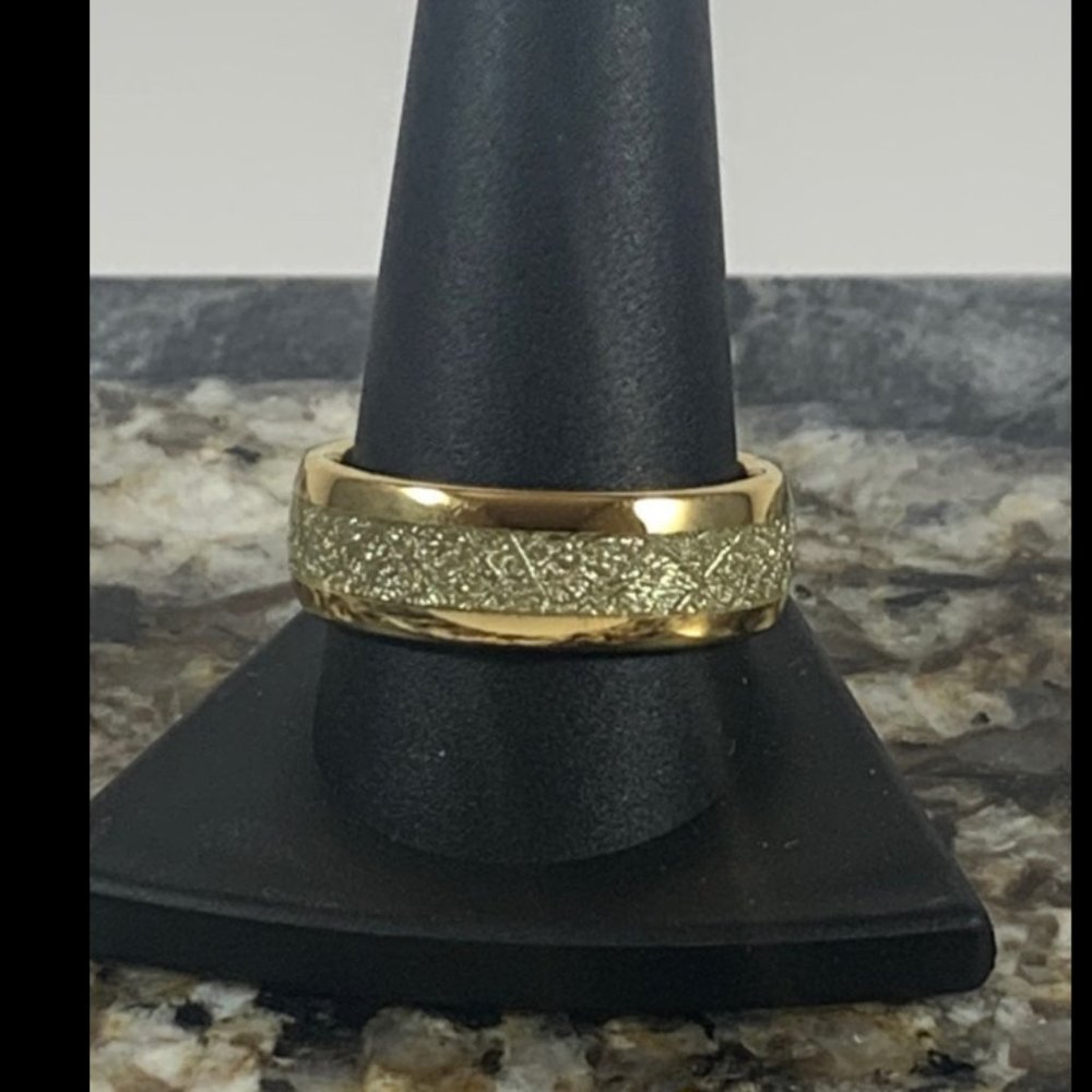 Size 11.5 tungsten ring w/meteor inlay